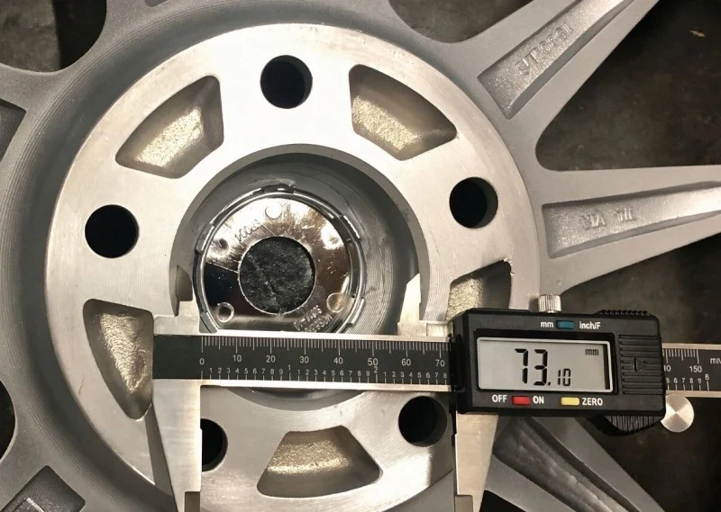 Image showing the measurement of a Black Aluminium Alloy Hub Center Ring.